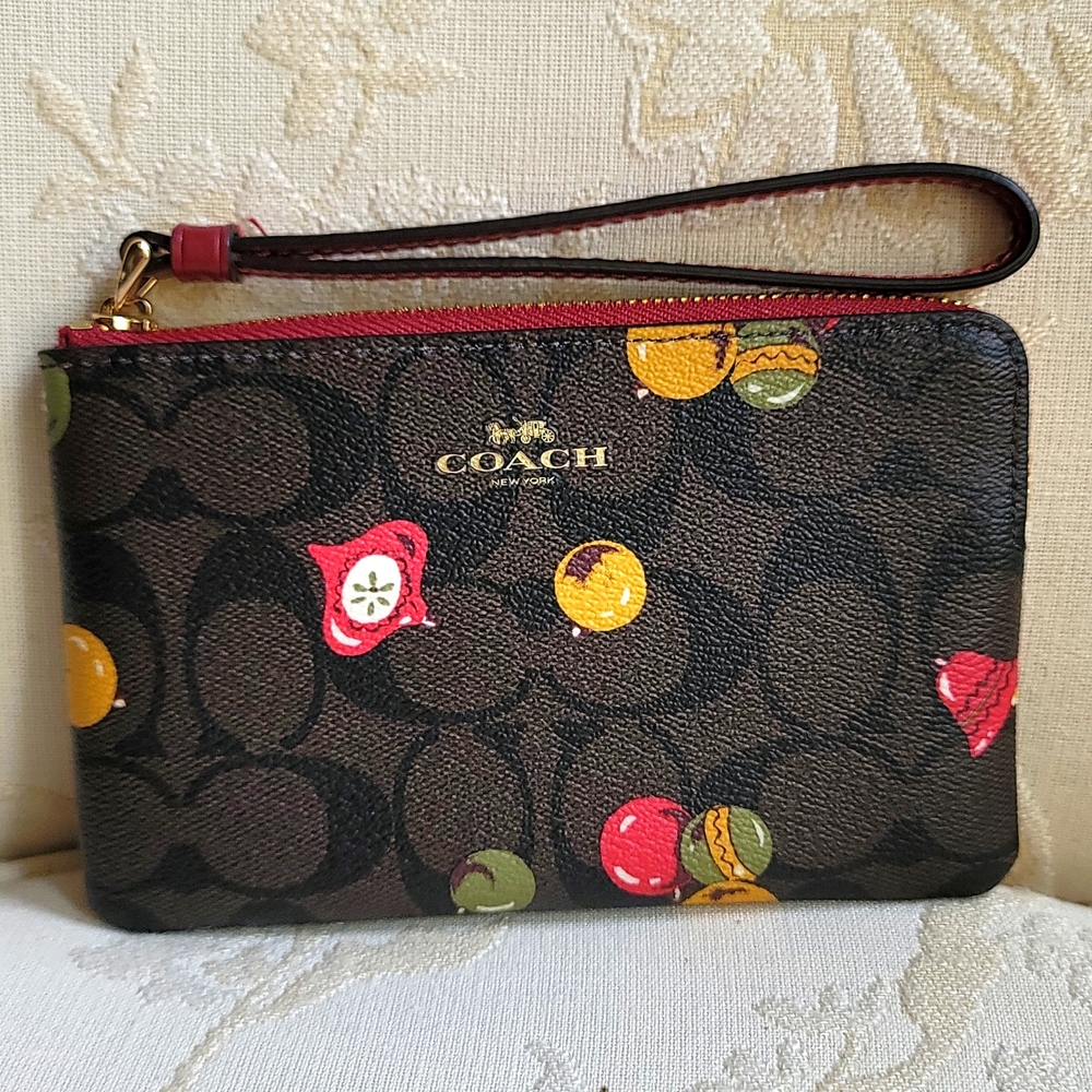 Coach wristlet new with tag